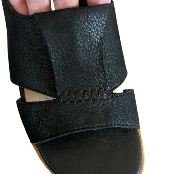 EUC Clarks Artisan Leather Sandals Black Size 9.5 - Picture 2 of 8